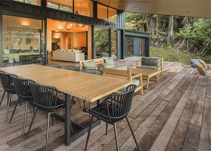 Holiday home Lakefront Luxury At Okere Falls Rotoiti