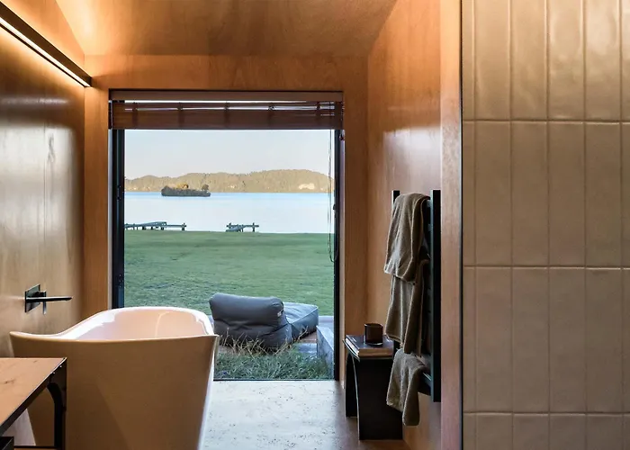 Lakefront Luxury At Okere Falls Rotoiti Holiday home