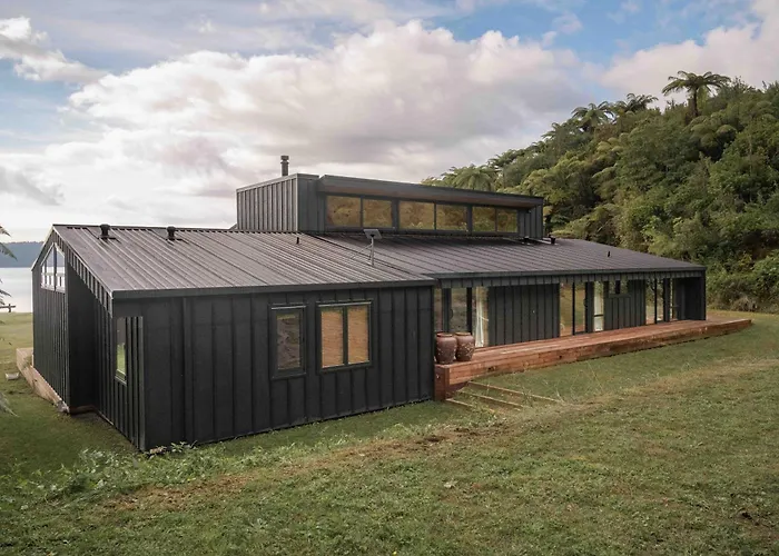 Holiday home Lakefront Luxury At Okere Falls Rotoiti