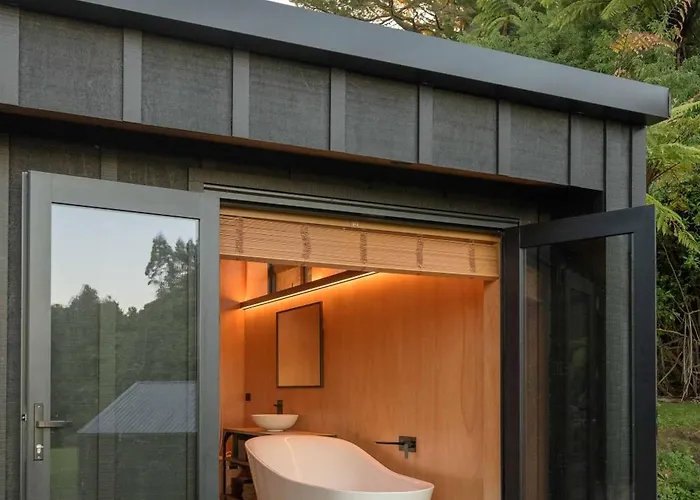 Holiday home Lakefront Luxury At Okere Falls Rotoiti *